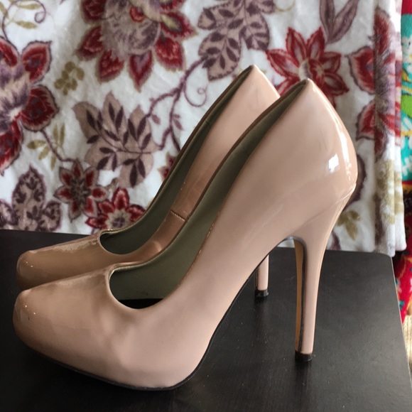Nude pumps size 6 - Picture 4 of 4